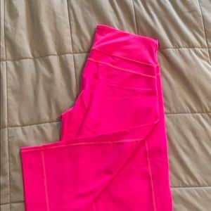 Fuchsia Lululemon crops